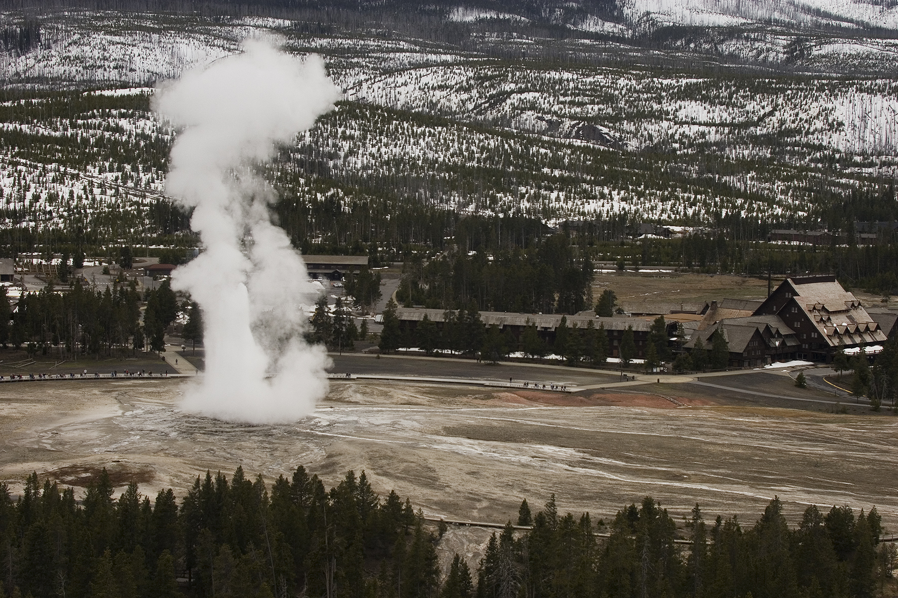 Old faithful. Old Faithful Гейзер. Гейзер старый Ворчун. Old Faithful фото. Олд Фейтфул ИНН.