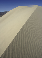 Wind playing with sand.../   ...